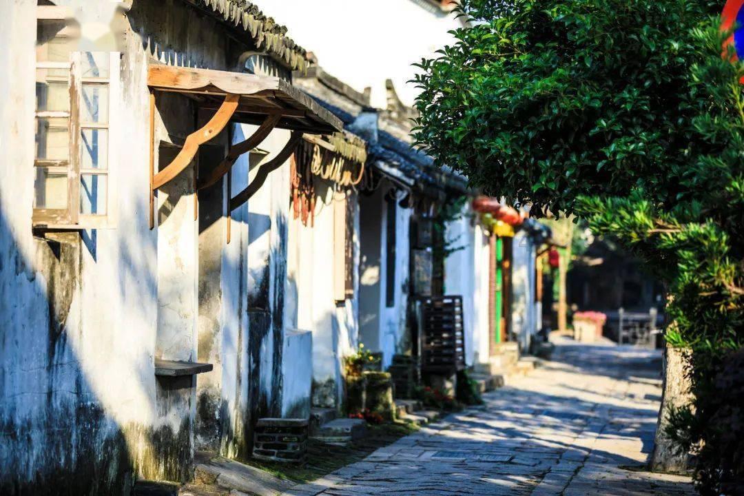 首届承德市全国冰上龙舟邀请赛开幕
